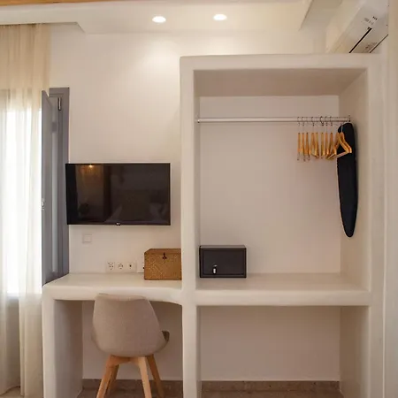 Anais Of Naxos Agia Anna (Naxos)